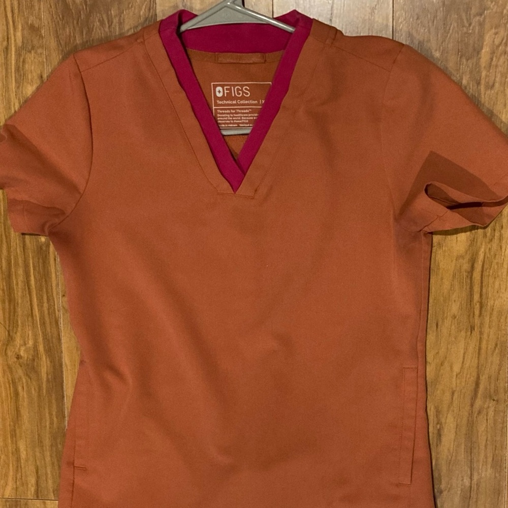 FIGS Oran Slim Scrub Top Terracotta
